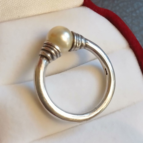 Silver 925 ring with natural pearl, like new