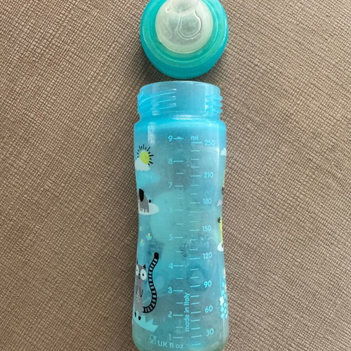 Baby bottles like new condition, set of 2