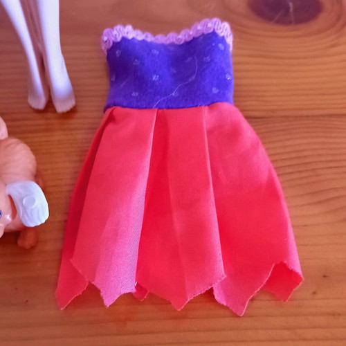 Barbie doll set with articulated cat, floating dog and dress, like new