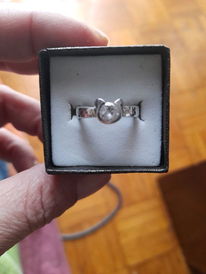 Silver 9.25 hammered cat solitaire ring with zirconia