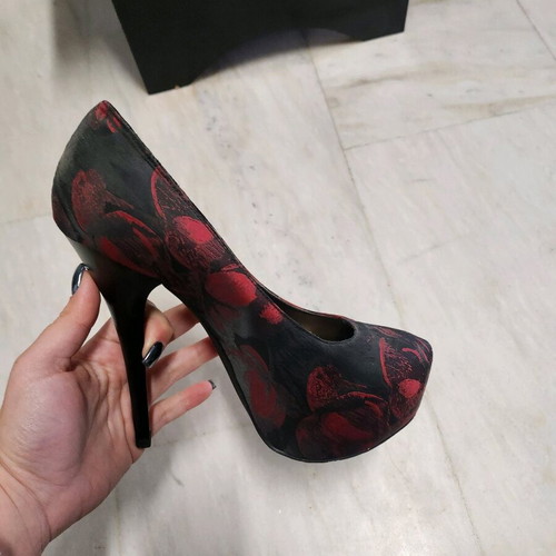 Fullah Sugah pumps used, size 40, black and red