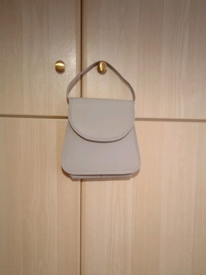 Τσαντάκι χειρός γκρι σαν καινούργιο με αποσπώμενο λουράκι