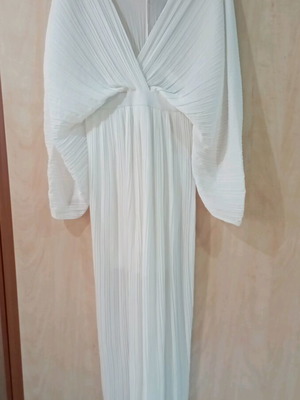 White pleated maxi dress used with V neckline and kimono sleeves