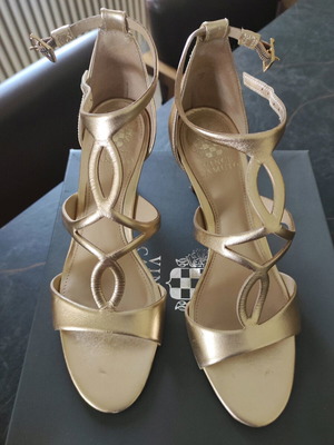 Vince Camuto πέδιλα χρυσάφι σαν καινούργια, νούμερο 37,5