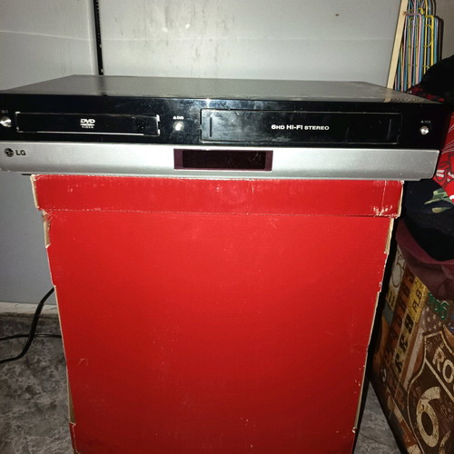 LG DVD & VCR player used, 2008 model, needs repair, no remote
