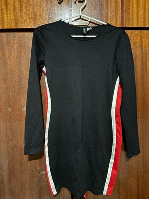 H&M mini tight dress like new, size 40, black and red