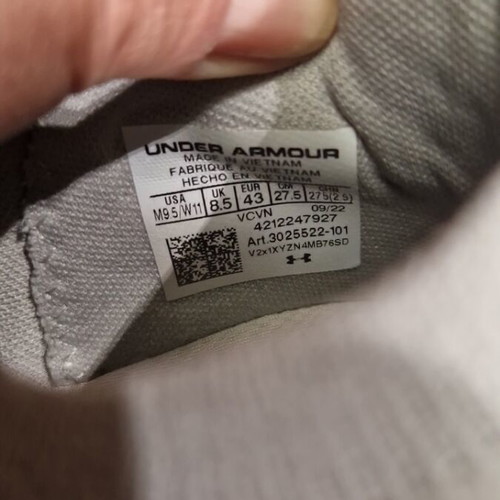 Under Armour athletic shoe gray like new size 43