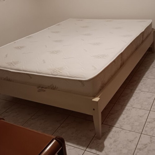 Bed with mattress like new, 140x200 cm, beige cream color
