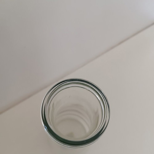 Γυάλινο μπουκάλι καράφα σαν καινούργιο, διάφανο με στενό λαιμό και σπείρωμα