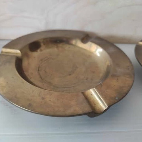 Solid brass ashtrays like new, set of 2 pieces