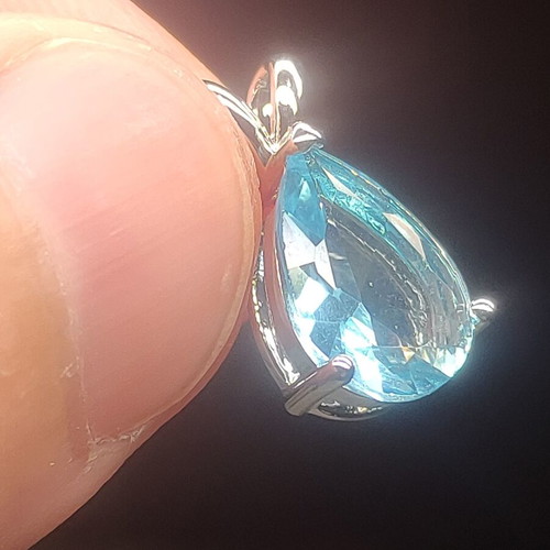 Women's necklace with blue gemstone