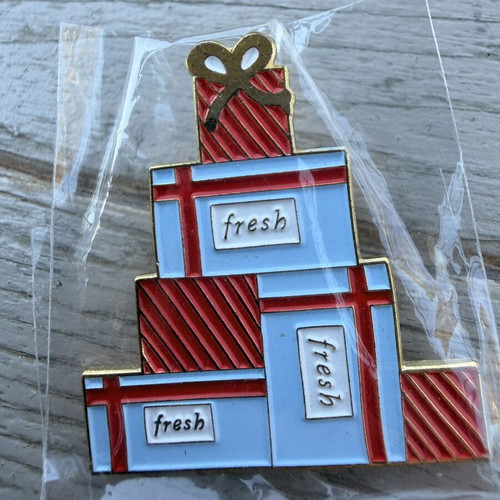 Gift box pin new