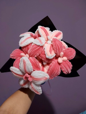 Handmade bouquet with 6 pink and white flowers, like new