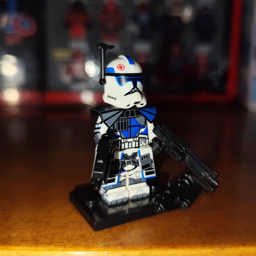 Kix Star Wars Lego minifigure with accessories