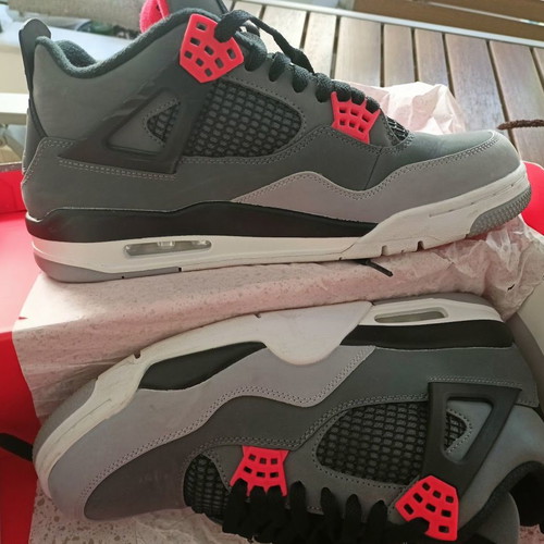 Air Jordan 4 Retro 44,5 EU σαν καινούργιο, μαύρο/γκρι/infrared 23-black