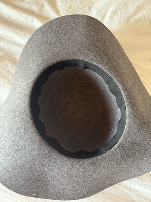 Wool hat like new, gray, size L