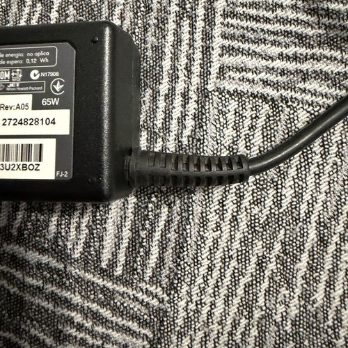 HP laptop power adapter 65W like new