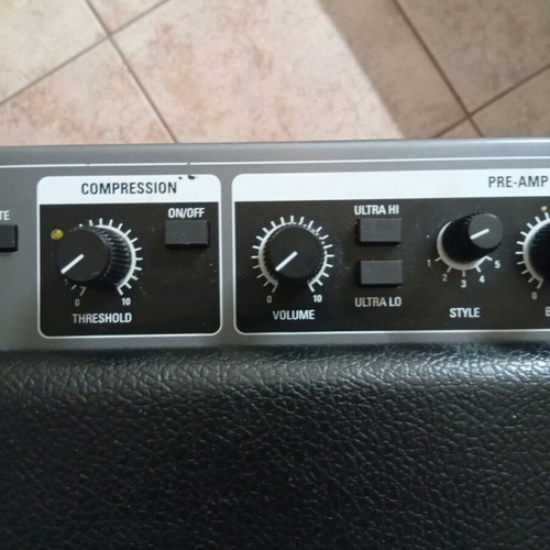 Ampeg BA-300/115 bass combo amplifier like new