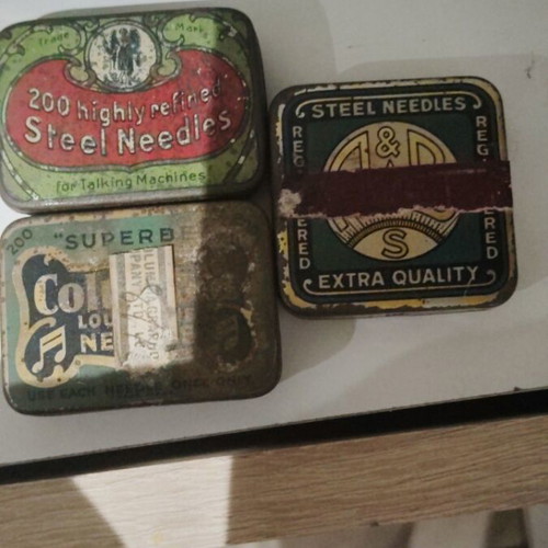 Gramophone needles used, open boxes
