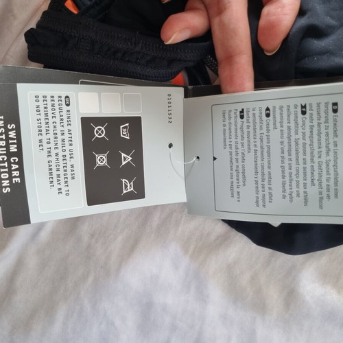 Adidas ολόσωμο μαγιό καινούργιο, μέγεθος S, μαύρο με πορτοκαλί λεπτομέρειες