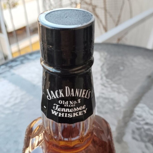 Jack Daniel’s Old No.7 700ml 43% Vol new, old bottling, sealed