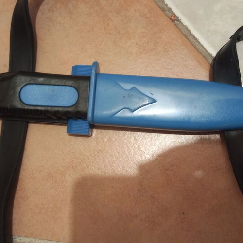 Diving Knife like new with stainless steel blade and ergonomic handle