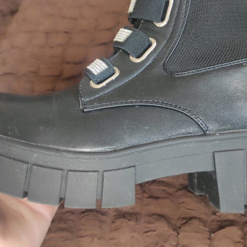 Boots size 38 like new with elastic laces and rhinestones