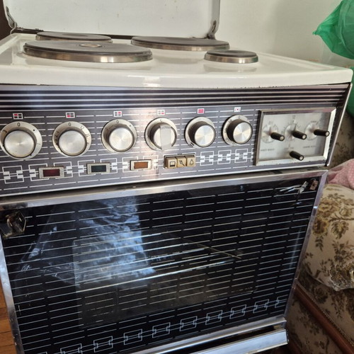 Two functional vintage style stoves