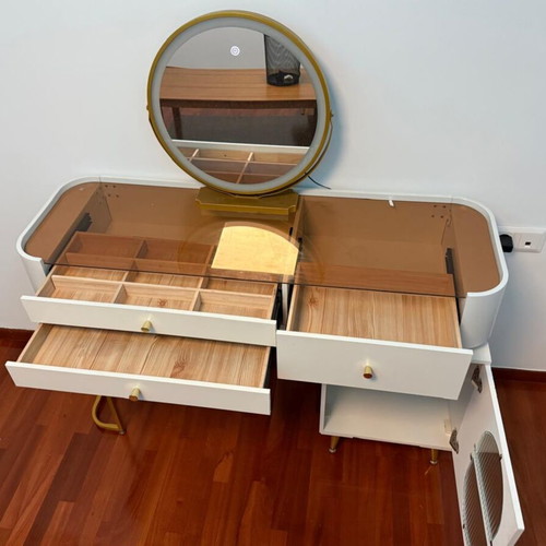 Jewelry box with illuminated mirror, white with wood