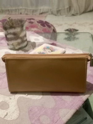 Hunter Handbag Pouch Like New, Beige Synthetic Leather