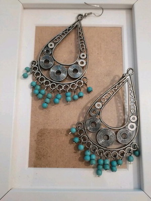 Dangling earrings with turquoise beads and silver new