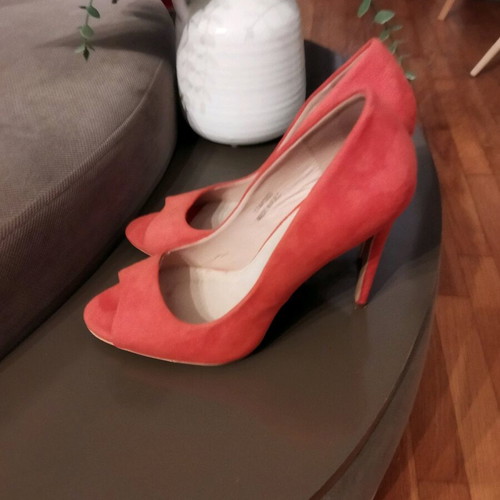 Fullah Sugah peach pumps like new, 11 cm heel