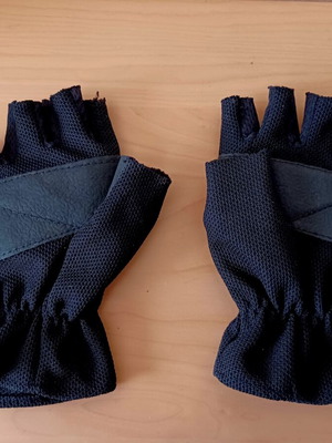 Puma cycling gloves like new