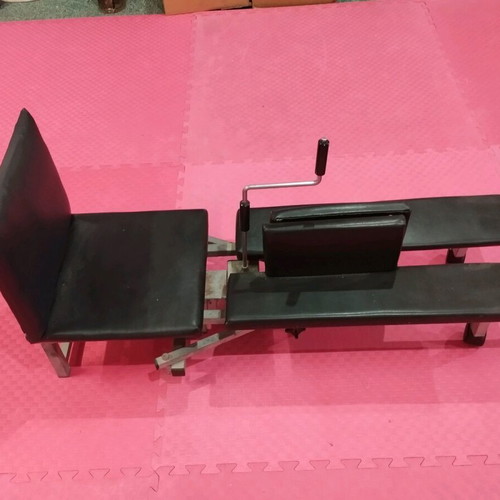 Leg opening machine like new for martial arts and yoga
