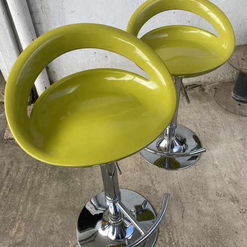 Bar stools set of 2 used, green with chrome base and adjustable height