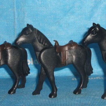 Playmobil set of 5 black horses