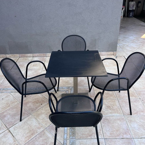 Table set with 4 chairs like new