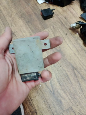 Relay for Mercedes W124 S124 A124 C124, 2018200205, 2 pieces