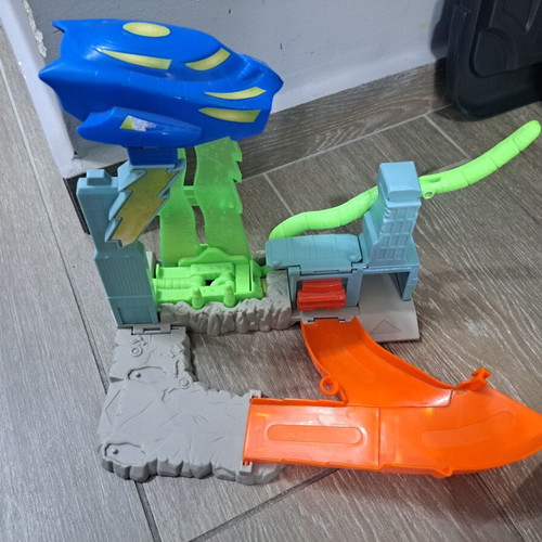Hot Wheels track used, missing parts, without car