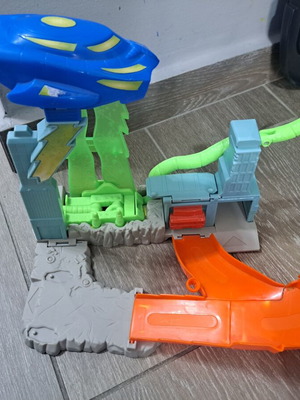 Πίστα Hot Wheels μεταχειρισμένη, λείπουν κομμάτια, χωρίς αυτοκινητάκι