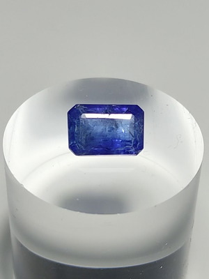 Tanzanite 4.09 carats new, Emerald cut, certified by IGE