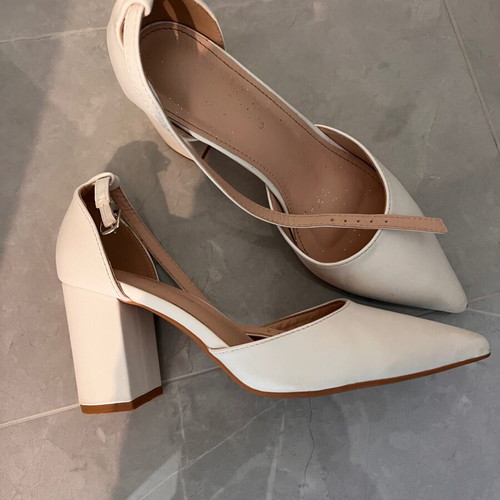 White pumps used, size 38