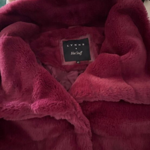 Lynne fur new, burgundy color