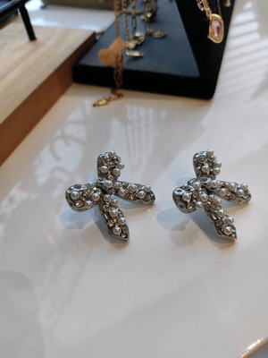 Stainless steel bow earrings with white pearls new
