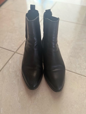 Zara Chelsea boots used, black, size 39