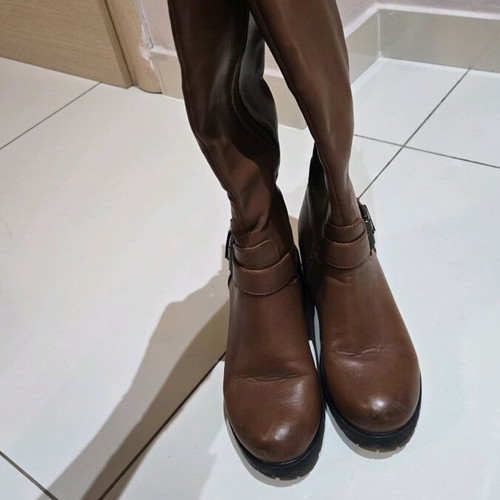 Brown boots like new, soft with low heel, size 38