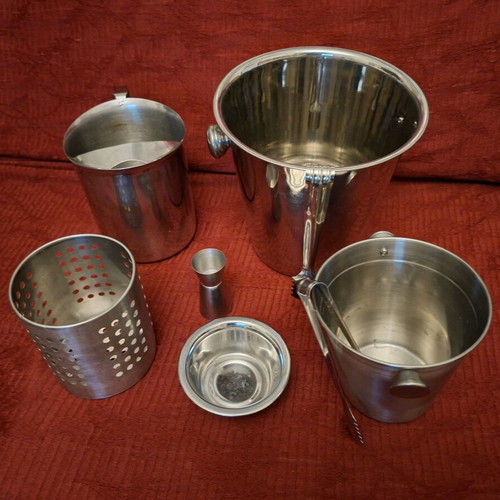 Bar accessories set like new