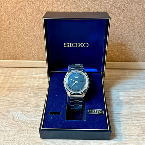 Seiko 5 Vintage used men's watch with original bracelet
