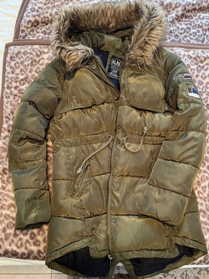 Μπουφάν παρκά μεταχειρισμένο σε πολύ καλή κατάσταση, μέγεθος L, πράσινο