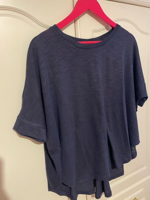 Dark blue blouse lightly worn, size M